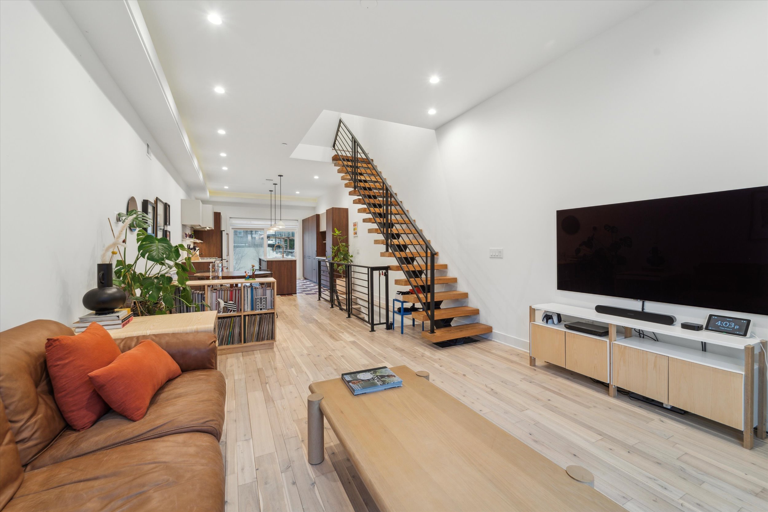 05-1126 E Montgomery Ave05